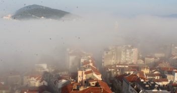 Split se probudio u gustoj magli! (FOTO)