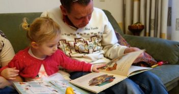 roditelj, dijete, čitanje priča