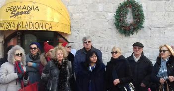Vijenac na rodnoj kući Emanula Vidovića