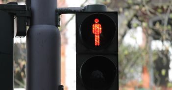 U Štafiliću oboren maloljetni pješak, policija traži očevice pješak, semafor