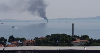 Split: Na moru se zapalila jedrilica (FOTO)