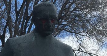 U tijeku je pranje Tuđmanova spomenika u Splitu Franjo Tuđman