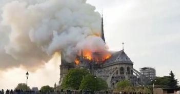 Pariz: Požar u katedrali stavljen pod kontrolu Notre-Dame požar