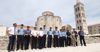 Zadar: Predstavljeni strani policajci Zadar, 15.07.2019 - Predstavljeni policajci iz Madjarske i Kine koji ce ovo ljeto u raditi u Zadru