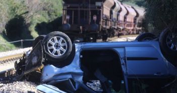 K. Lukšić: Vlak naletio na automobil, dvije osobe ozlijeđene