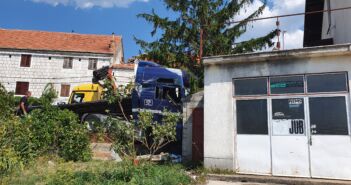 lovre, kamion udario u kucu