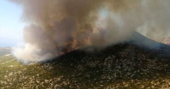 Trenutno šest protupožarnih aviona gasi požar na Biokovu